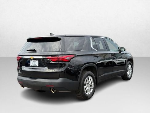 Used 2023 Chevrolet Traverse LS FWD image 8