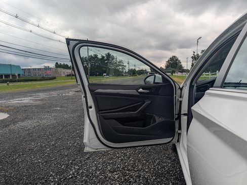 Used 2023 Volkswagen Jetta SE FWD image 13