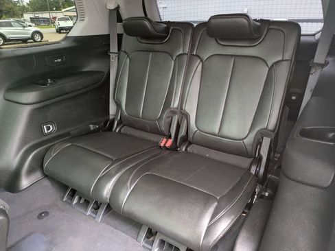 Used 2023 Jeep Grand Cherokee L Limited w/ Luxury Tech Group II AWD/4WD image 15