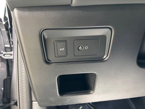 New 2025 Land Rover Discovery Dynamic SE image 22