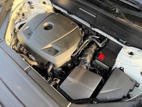 Used 2018 Volvo XC90 T6 Momentum w/ Convenience Package image 16