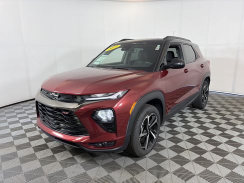 Used 2022 Chevrolet TrailBlazer RS w/ Sun and Liftgate Package AWD/4WD image 3