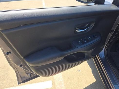 Used 2025 Honda HR-V LX image 13