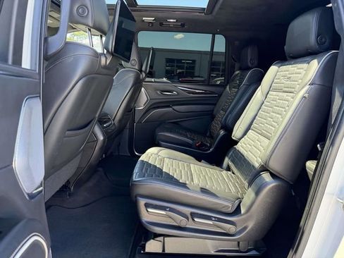 Used 2022 Cadillac Escalade ESV Sport Platinum image 14