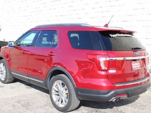Used 2018 Ford Explorer XLT w/ Equipment Group 202A image 3