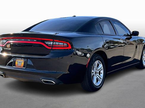 Used 2019 Dodge Charger SXT image 2