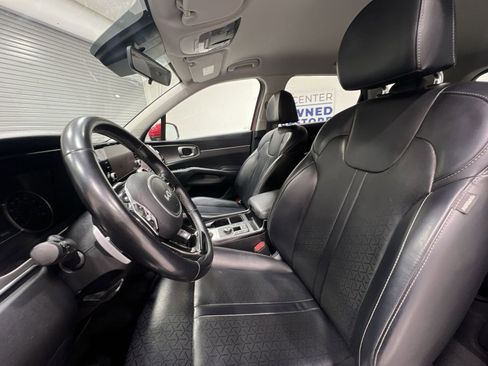 Used 2022 Kia Sorento S image 11