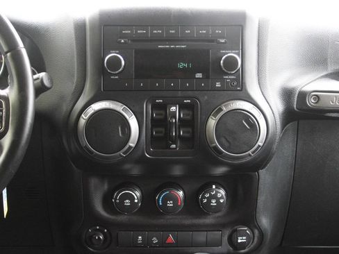 Used 2018 Jeep Wrangler Unlimited Sport S AWD/4WD image 35
