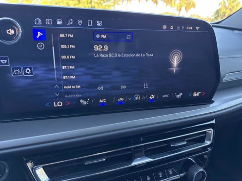 Used 2025 Chevrolet Traverse LT image 24