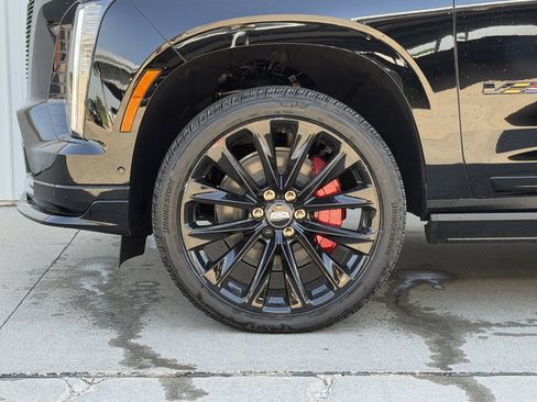New 2026 Cadillac Escalade V AWD/4WD image 9