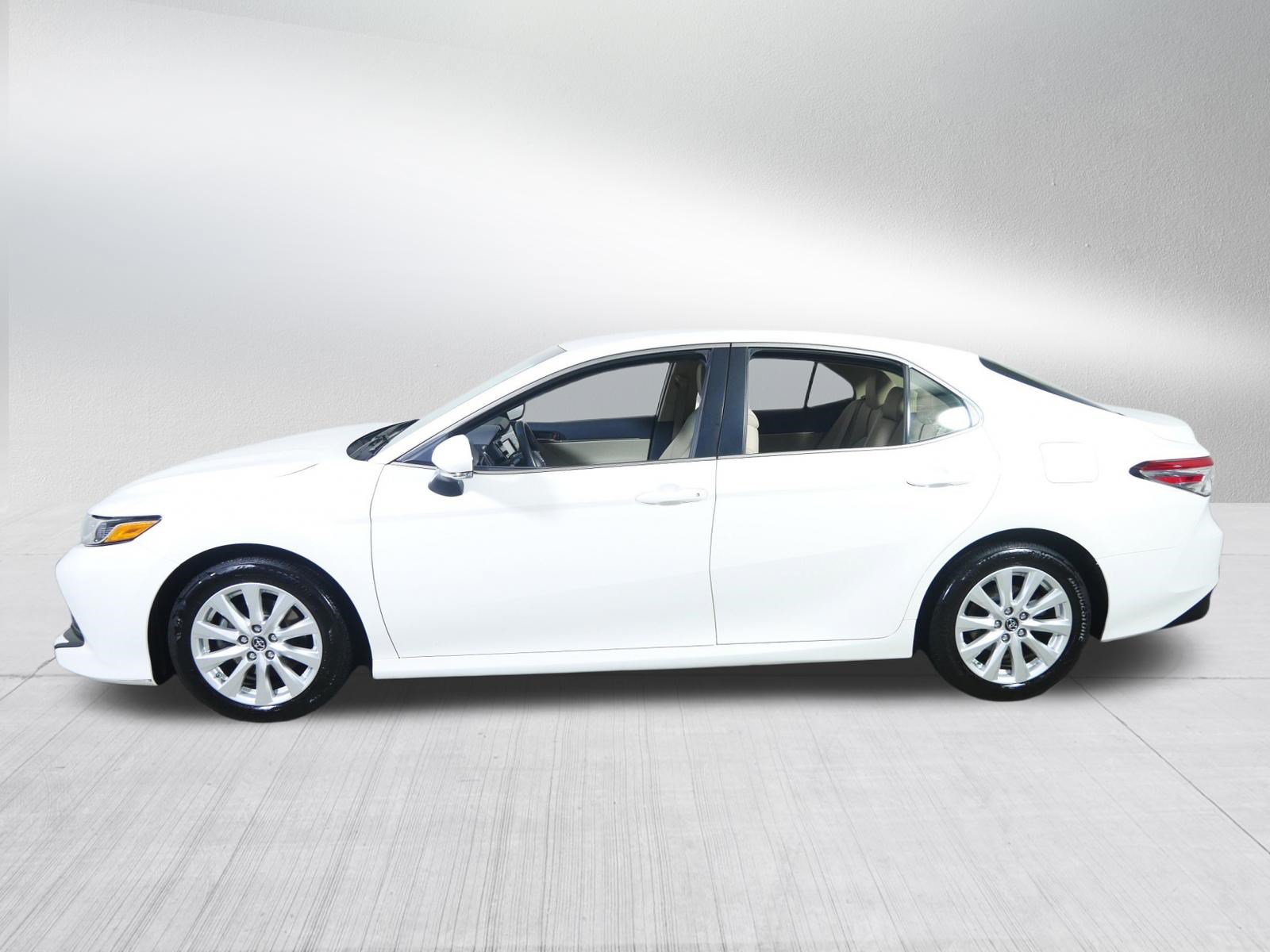 Used 2018 Toyota Camry LE w/ Convenience Package FWD image 4