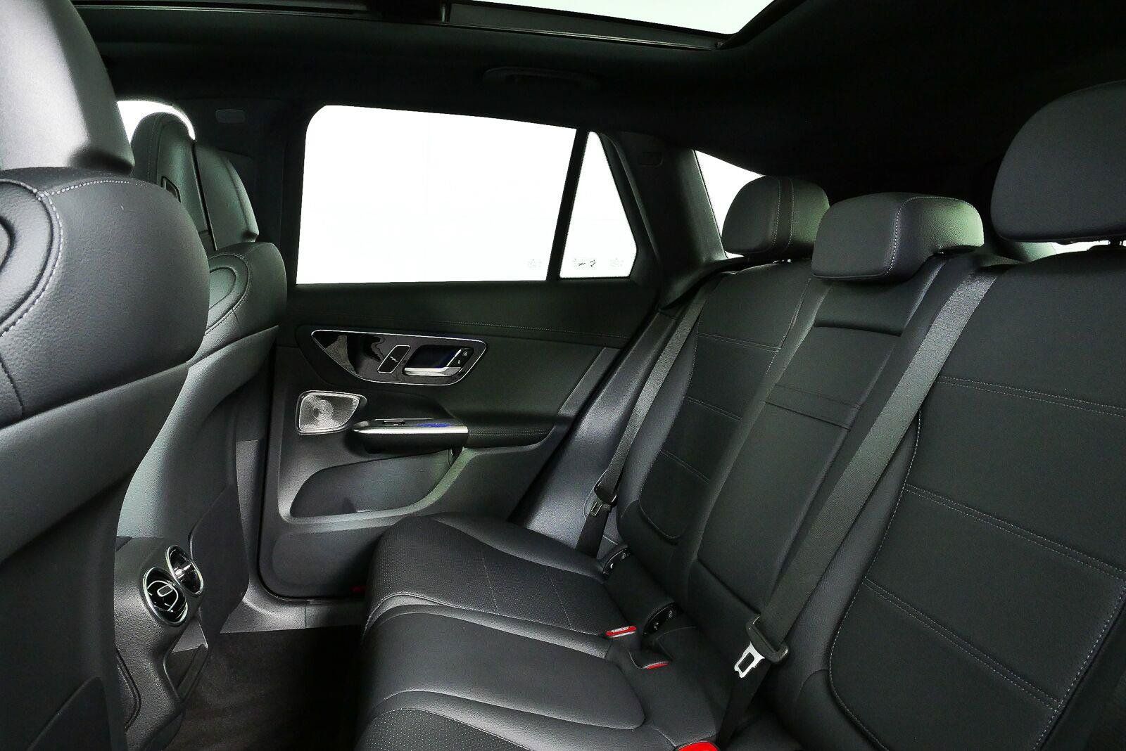 Used 2024 Mercedes-Benz GLC 300 4MATIC image 19