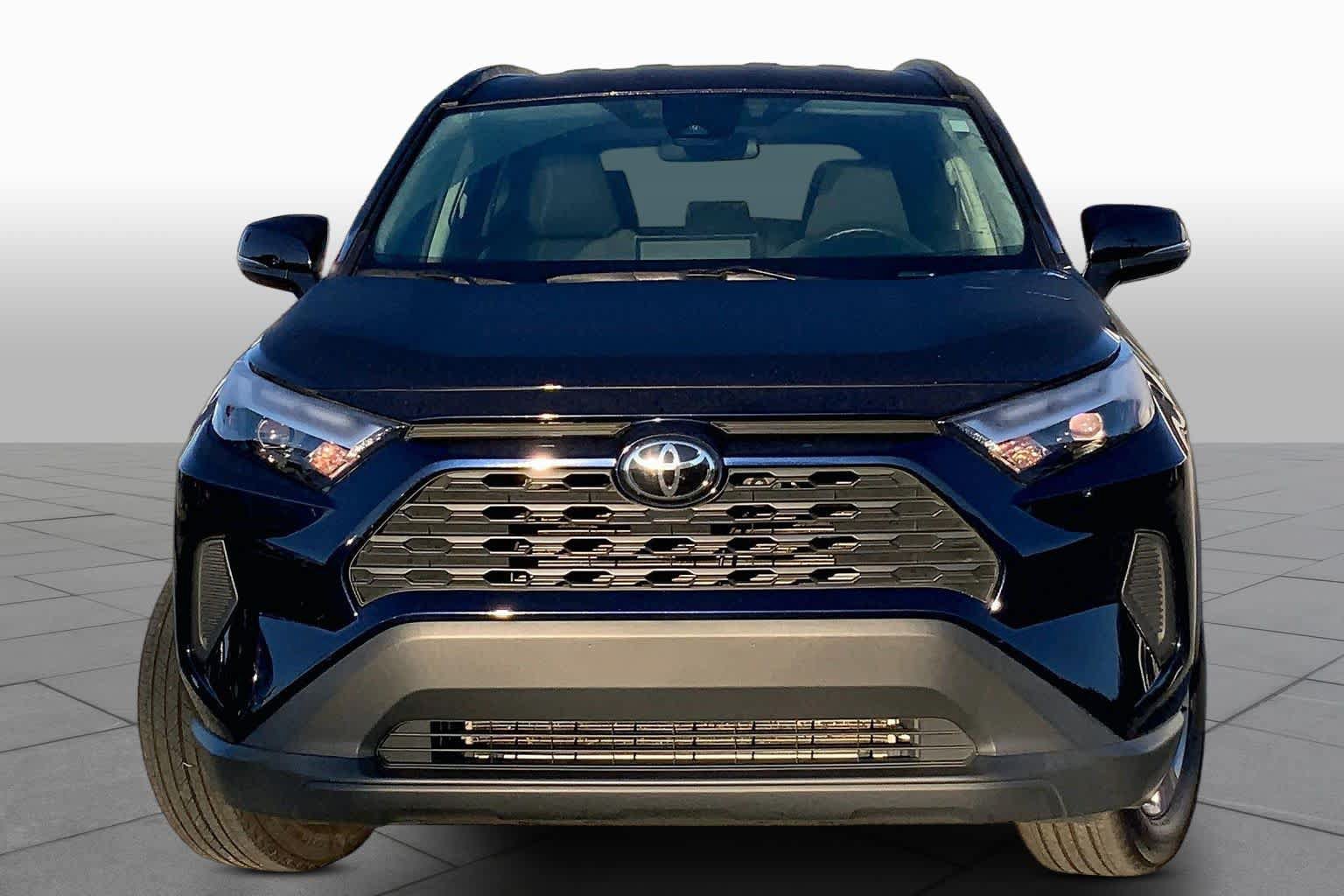 Used 2025 Toyota RAV4 XLE AWD/4WD image 4