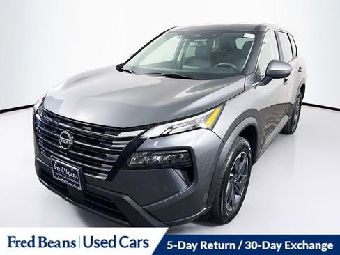 Used 2024 Nissan Rogue SV AWD/4WD image 3