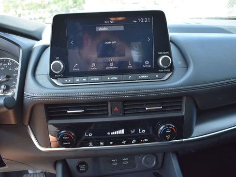 Used 2025 Nissan Rogue SV AWD/4WD image 18