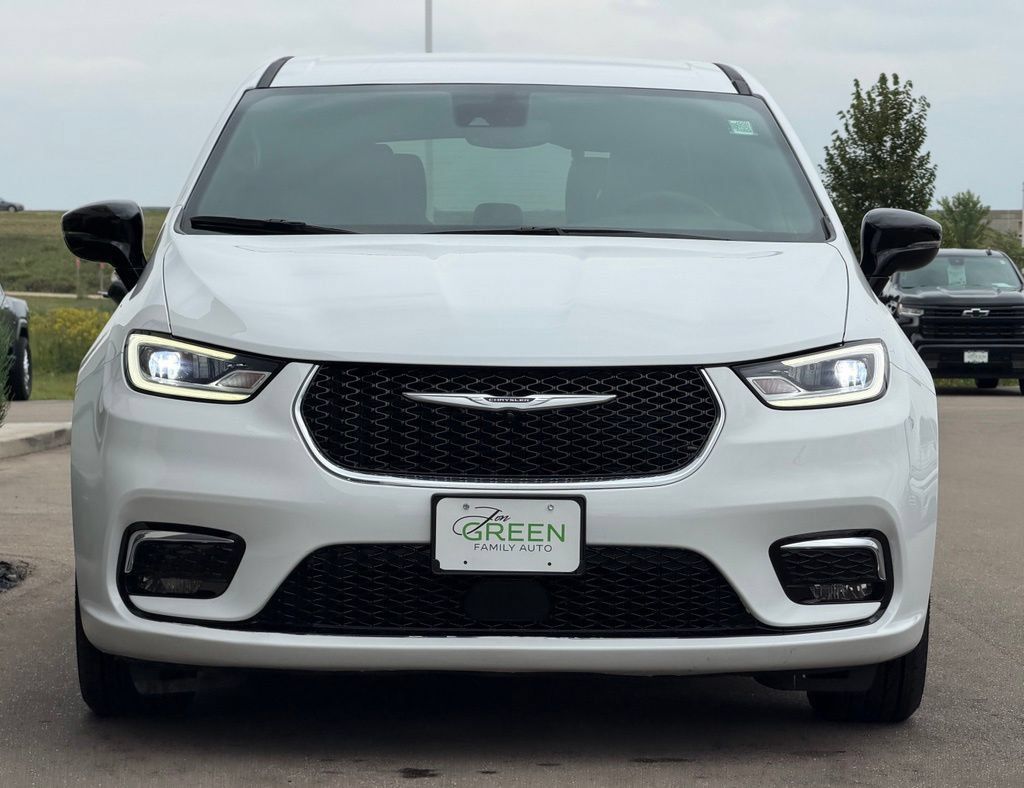 Used 2025 Chrysler Pacifica Select FWD image 6