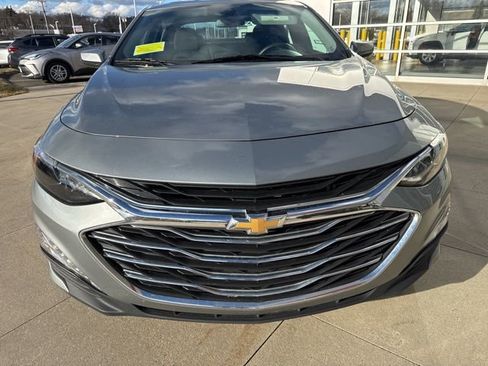 Used 2024 Chevrolet Malibu LT image 2