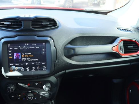 Used 2019 Jeep Renegade Trailhawk image 44