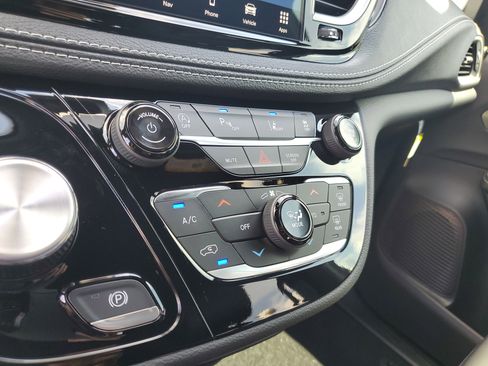 New 2026 Chrysler Pacifica Select image 19