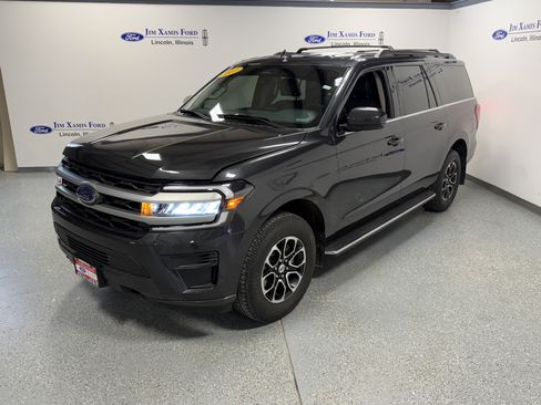 Used 2023 Ford Expedition Max XLT image 3