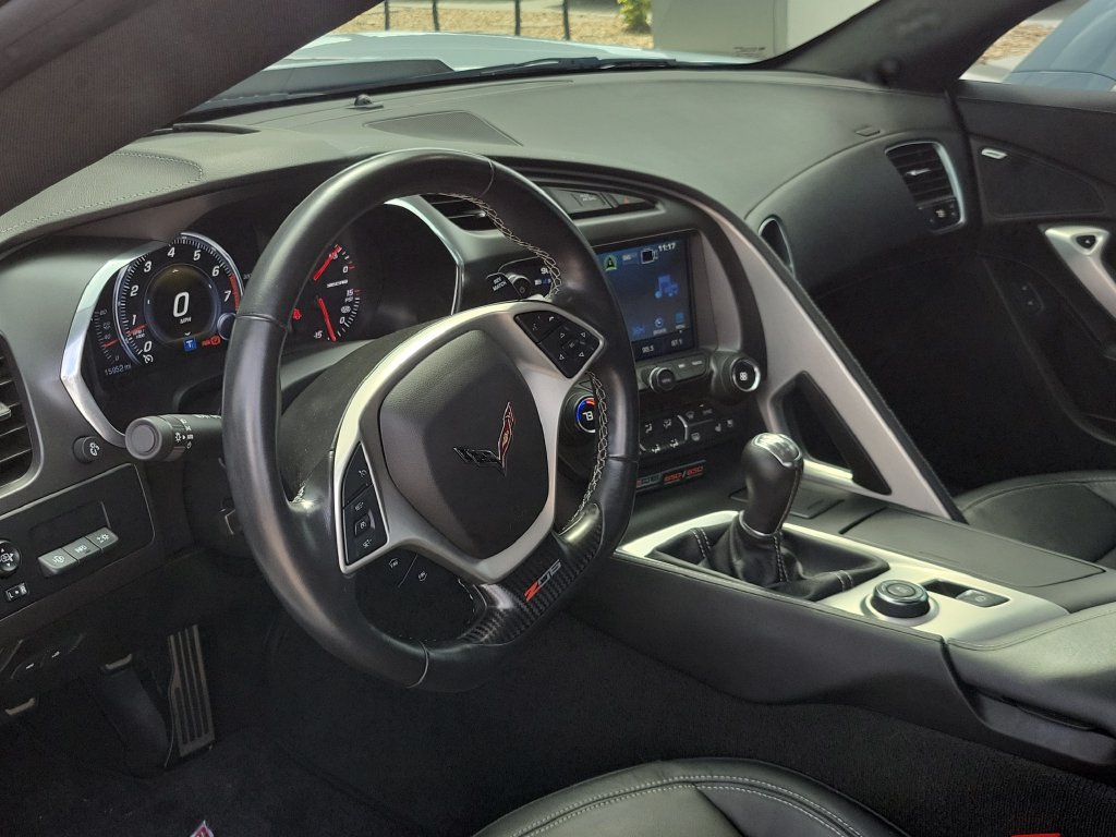 Used 2018 Chevrolet Corvette Z06 RWD image 12