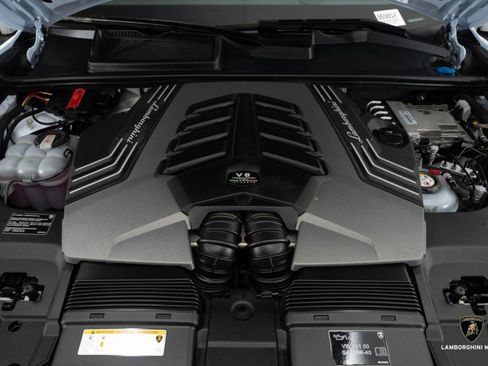 Used 2025 Lamborghini Urus SE image 4