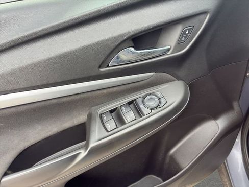 Used 2022 Chevrolet Bolt EUV LT w/ Comfort Package image 17