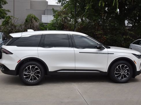 New 2026 Lincoln Nautilus Premier AWD/4WD image 5