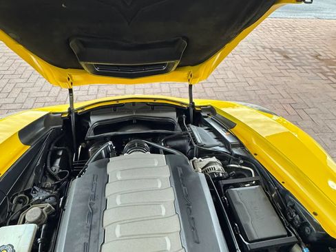 Used 2019 Chevrolet Corvette Stingray Coupe w/ 1LT RWD image 18