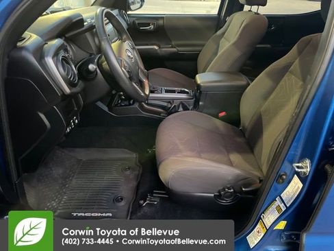 Used 2017 Toyota Tacoma TRD Off-Road image 9