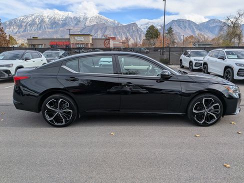 Used 2024 Nissan Altima 2.5 SR image 2