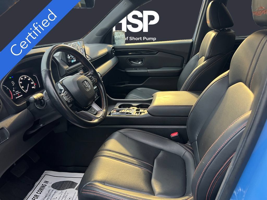Used 2025 Honda Pilot TrailSport image 9
