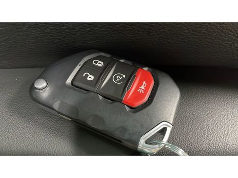 Used 2025 Jeep Wrangler Unlimited Sahara w/ Safety Group image 19