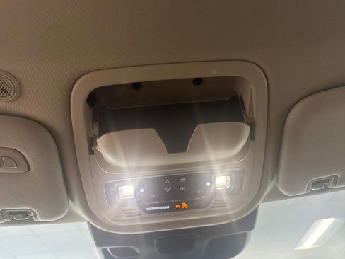 Used 2023 Lincoln Aviator 2WD w/ Premium Package image 17