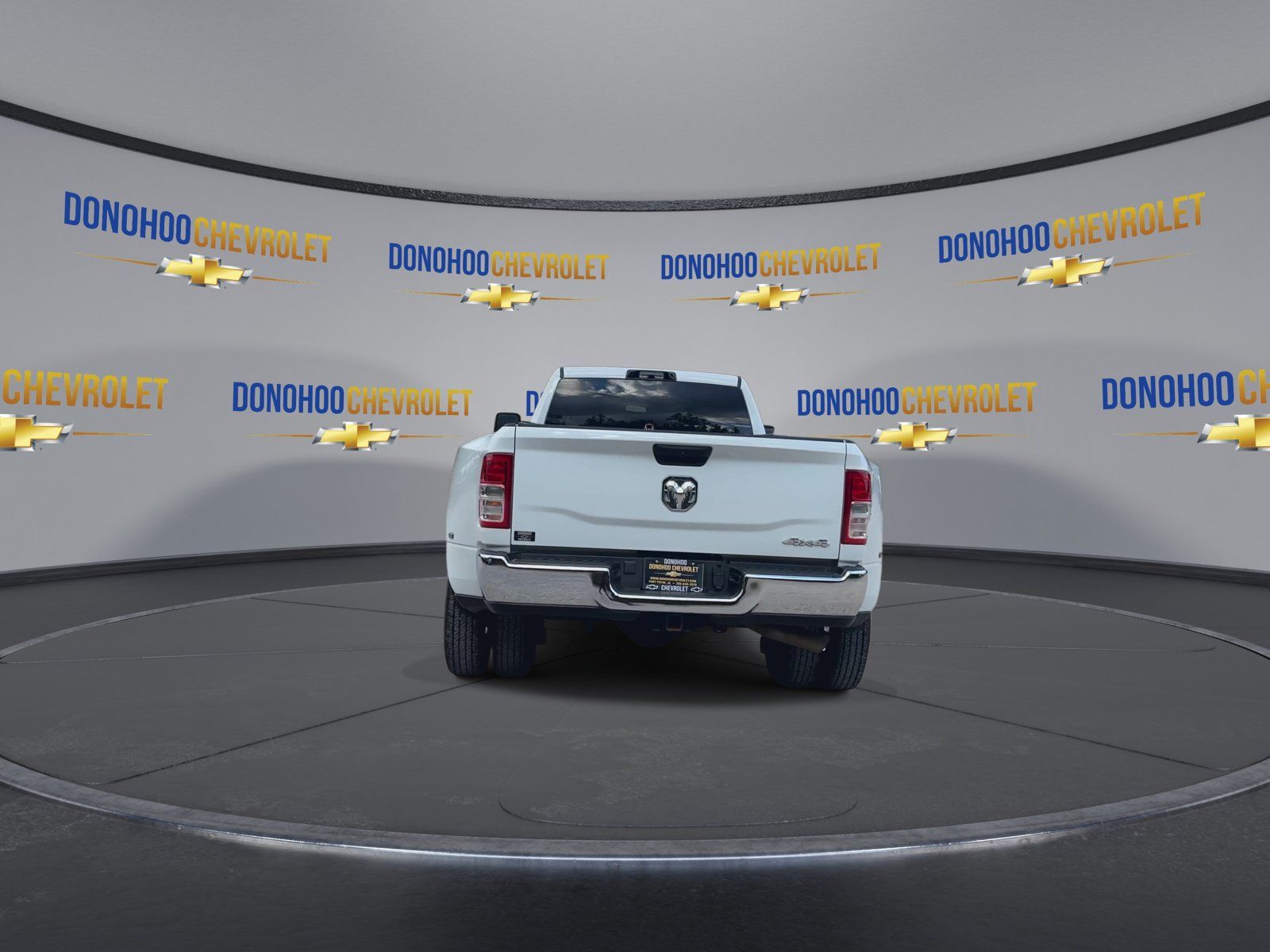 Used 2024 RAM 3500 Tradesman w/ Chrome Appearance Group AWD/4WD image 10