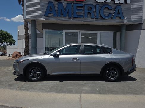 Used 2026 Kia K4 FWD image 3
