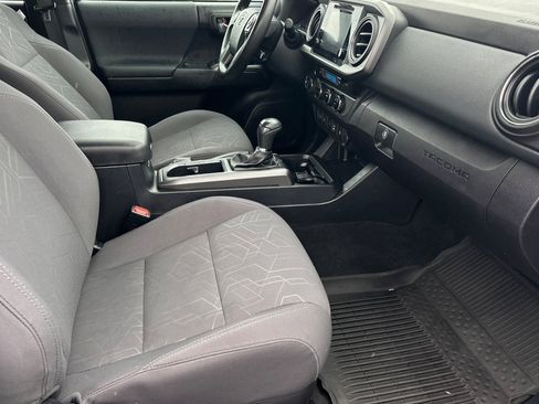 Used 2017 Toyota Tacoma TRD Off-Road w/ Premium & Technology Package image 14