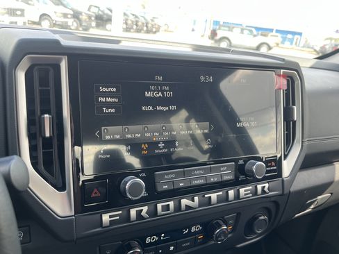 Used 2025 Nissan Frontier SV w/ SV Convenience Package image 26