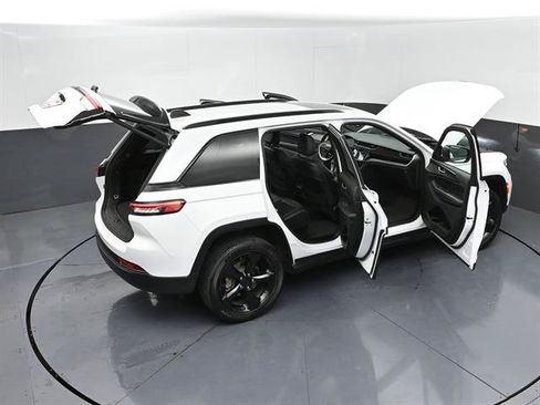 Used 2024 Jeep Grand Cherokee Altitude AWD/4WD image 49