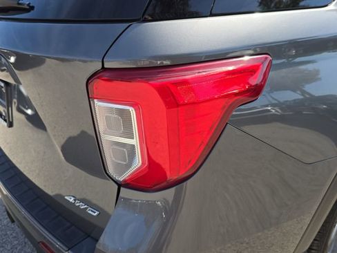 Used 2022 Ford Explorer XLT w/ Equipment Group 202A image 11