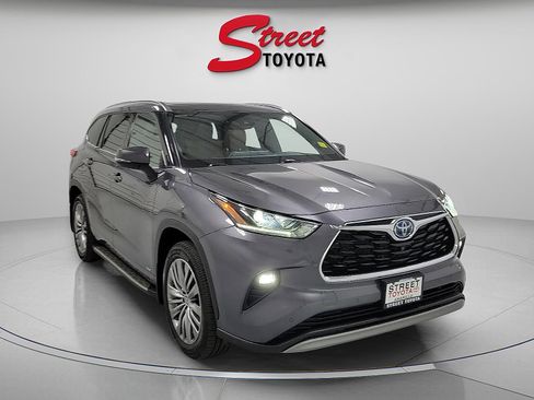 Certified 2022 Toyota Highlander Platinum image 5