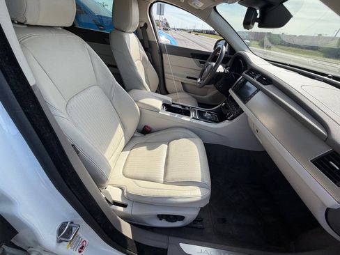 Used 2016 Jaguar XF Prestige RWD image 19