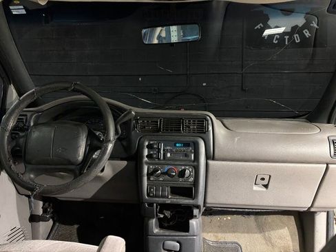 Used 1999 Chevrolet Venture image 9