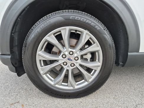 Used 2021 Ford Explorer XLT w/ Equipment Group 202A AWD/4WD image 21