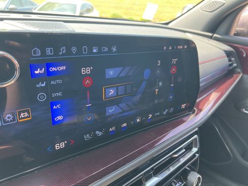 Used 2024 Chevrolet Traverse RS AWD/4WD image 19