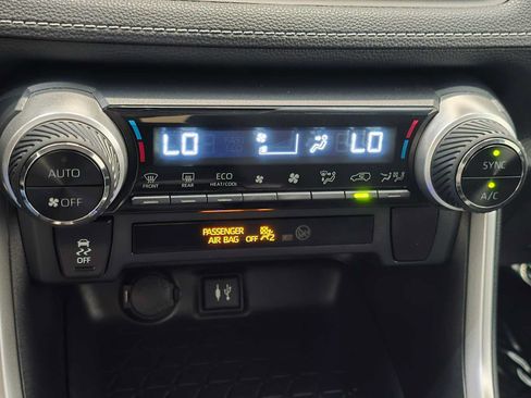 Used 2019 Toyota RAV4 LE w/ Carpet Mat Package AWD/4WD image 15