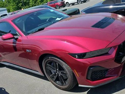 Used 2025 Ford Mustang GT RWD image 4