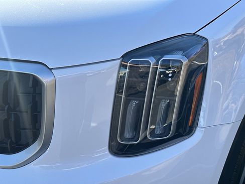 Used 2024 Kia Telluride EX w/ EX Captain's Chair Package image 11
