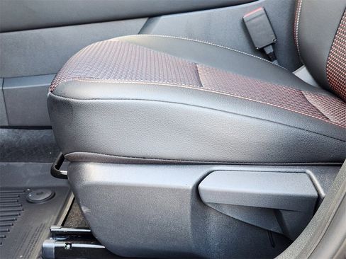 New 2025 Nissan Kicks SR image 18