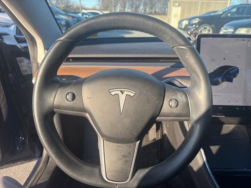 Used 2019 Tesla Model 3 image 9